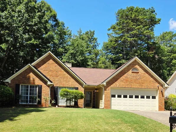 1582 Longwood Dr, Lawrenceville, GA 30043