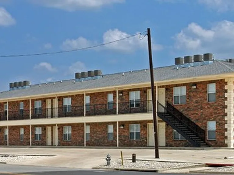 411 E Central TX Expwy — Photo 32