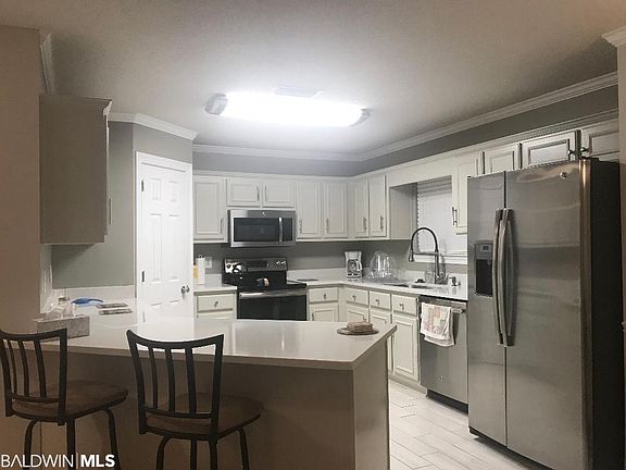 5th image of 555 Ridgewood Dr