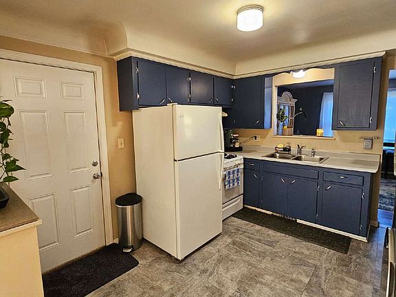 3rd image of 50827 Lenox St
