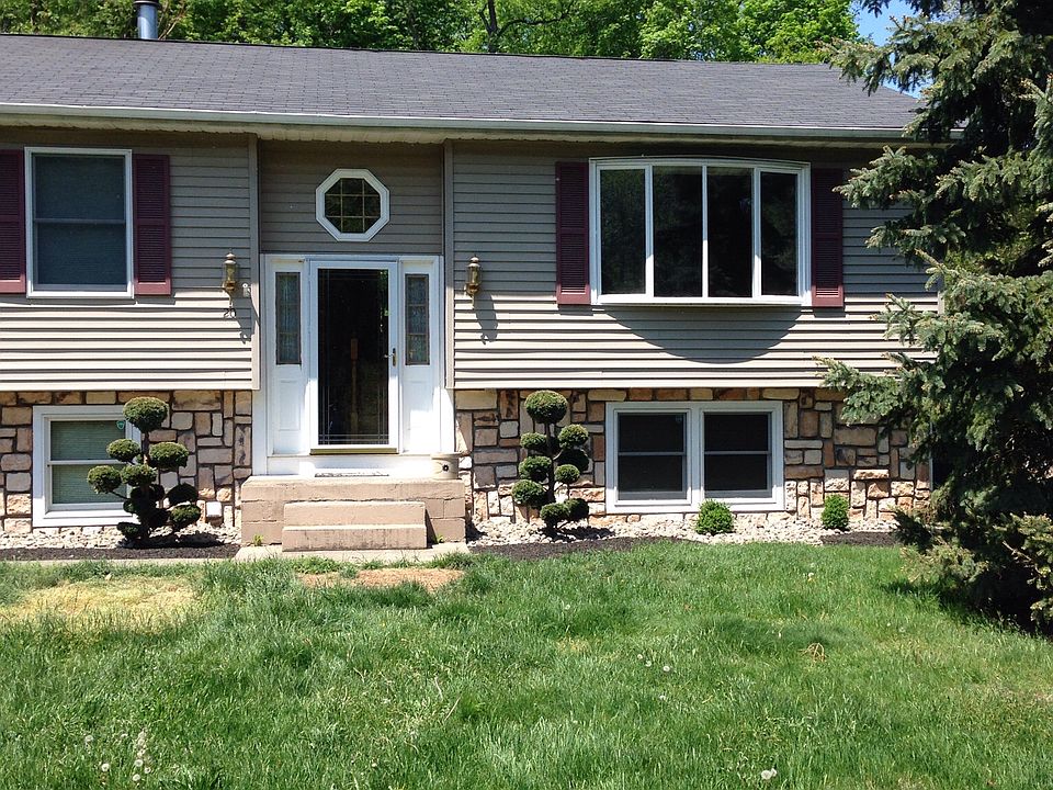 1st image of 20 Riverwood Dr