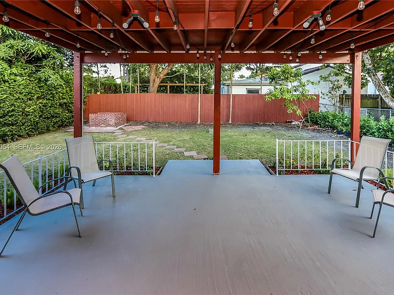 1015 Cortez St — Photo 31