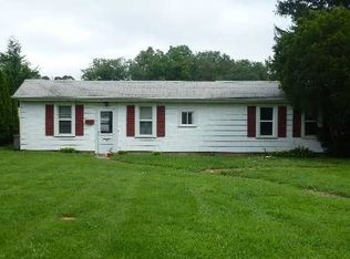 5 Eckert St, Huntington Station, NY 11746