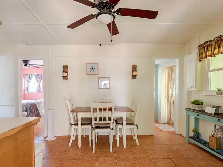 1158 Hawthorne Ave — Photo 3