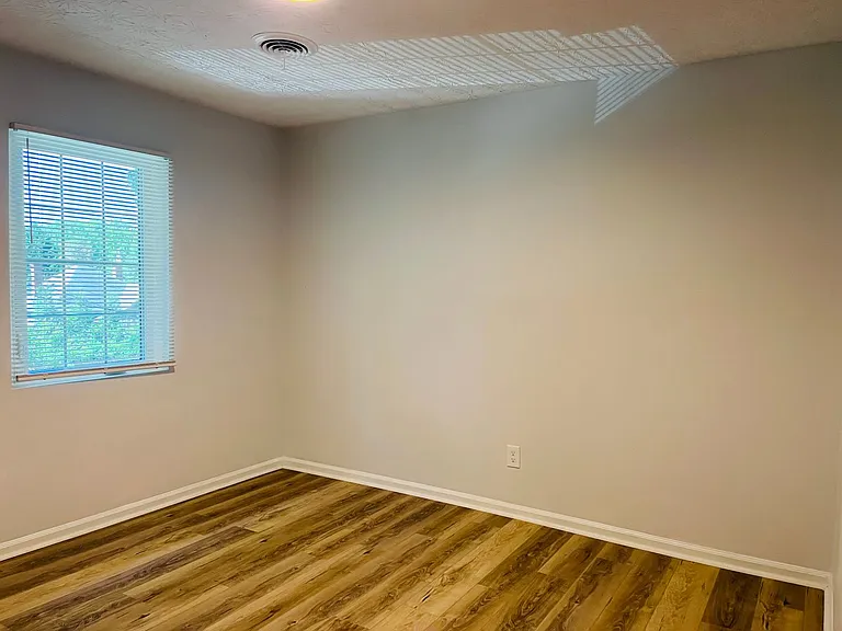 2141 Thompson Ave SE — Photo 13