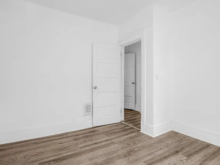 1260 E 61st St #A — Photo 10