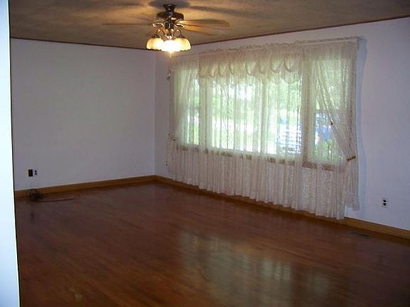 4th image of 710 Eastwood Dr