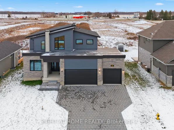 153 McLeod St, North Middlesex, ON N0M 2K0