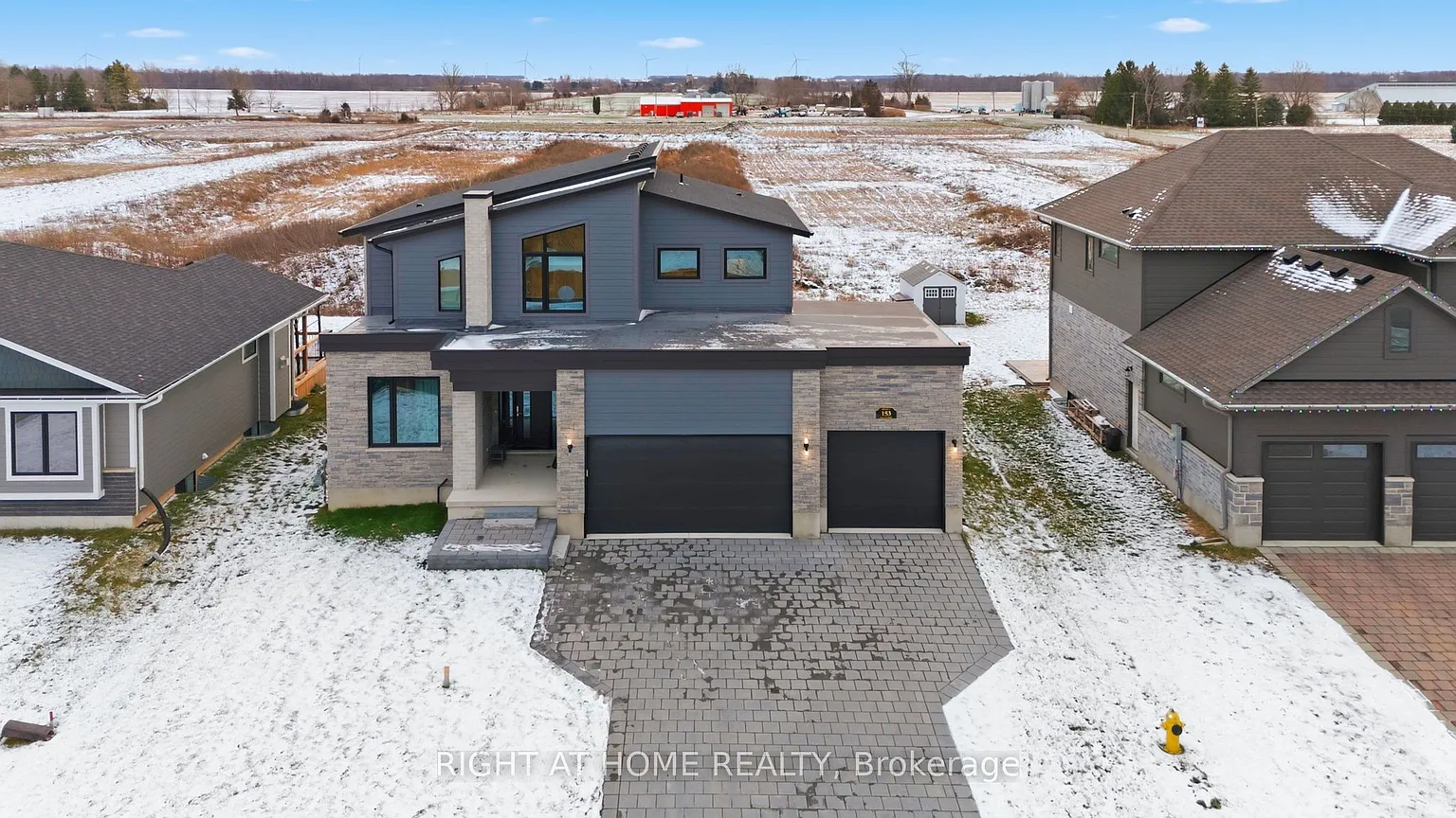 153 McLeod St photo 1