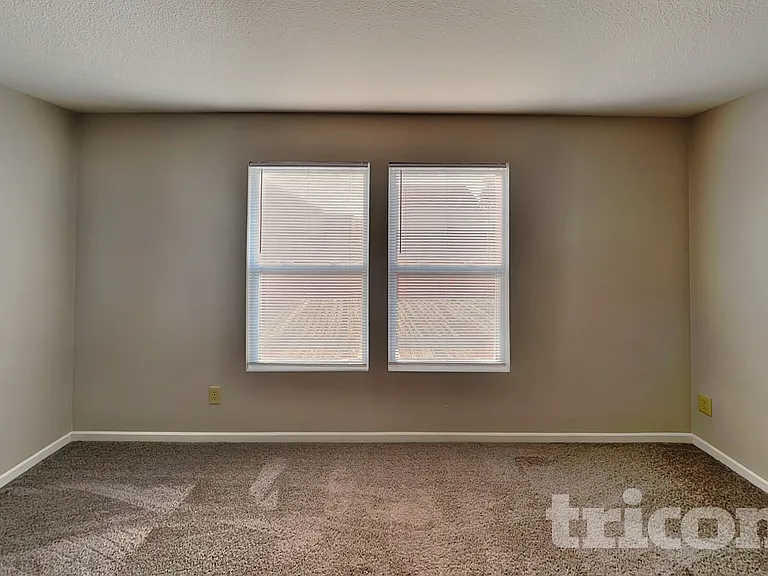 8039 Retreat Ln — Photo 5