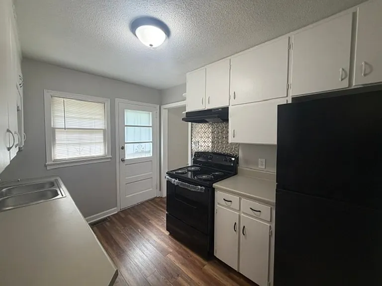 5007 Higgins St — Photo 4
