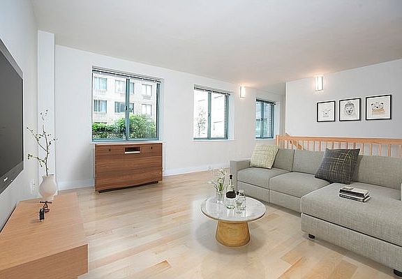 5th image of 100 Jane St APT 9M