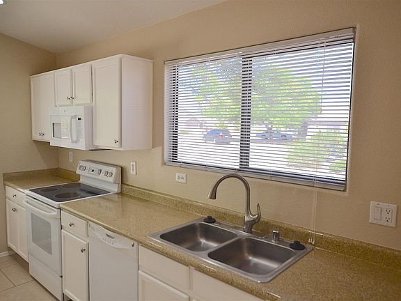 3rd image of 15271 W Taylor St