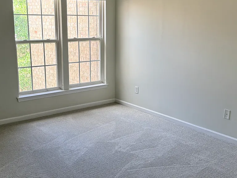 664 Penn St — Photo 13