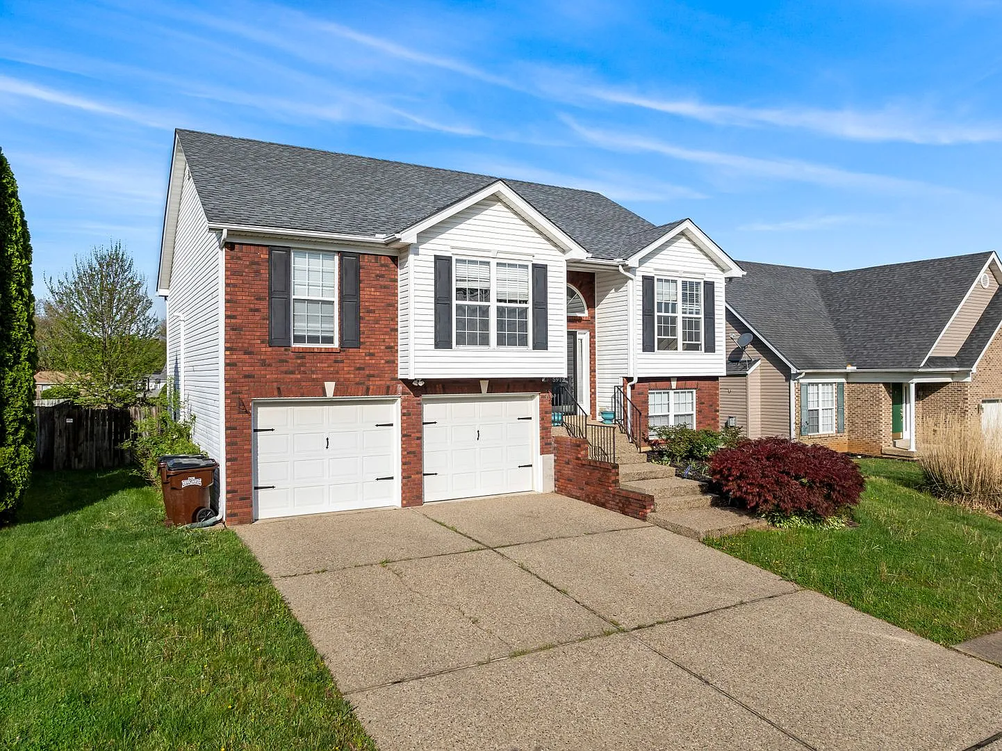 Spacious 4 Bedroom, 3 Bathroom Home! — Photo 2