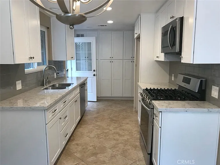 511 Mariposa Ave — Photo 7