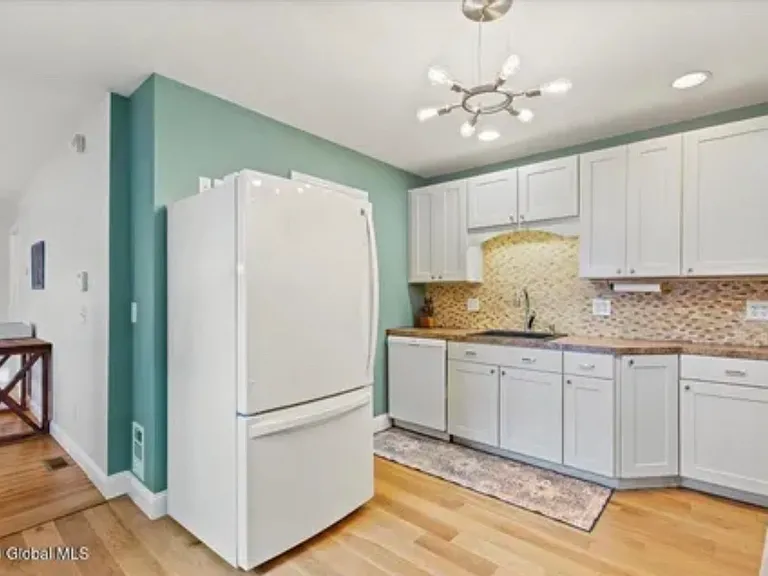 550 East St #1 — Photo 18