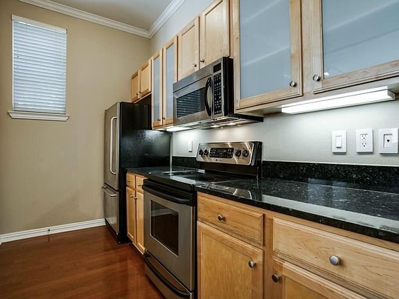 5th image of 2305 Worthington St APT 115