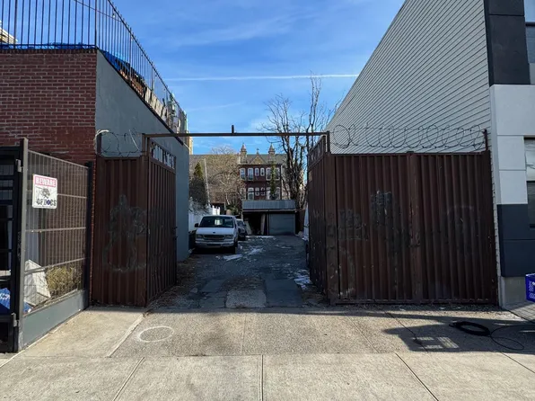 1822 Dekalb Avenue, Ridgewood, NY 11385