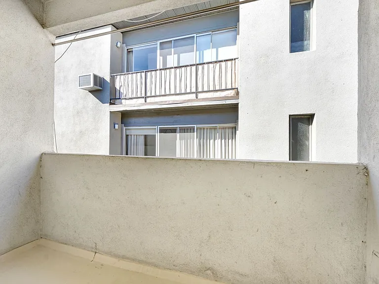 1705 Purdue Ave in West LA - near Sawtelle restaurants — Photo 3