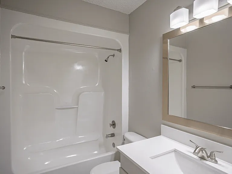 Willow Apartments — Photo 30