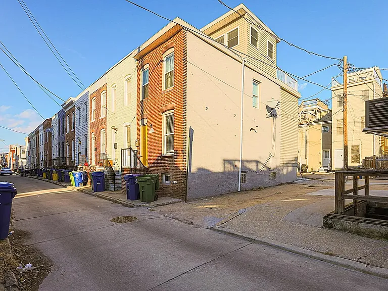 1737 Olive St — Photo 3