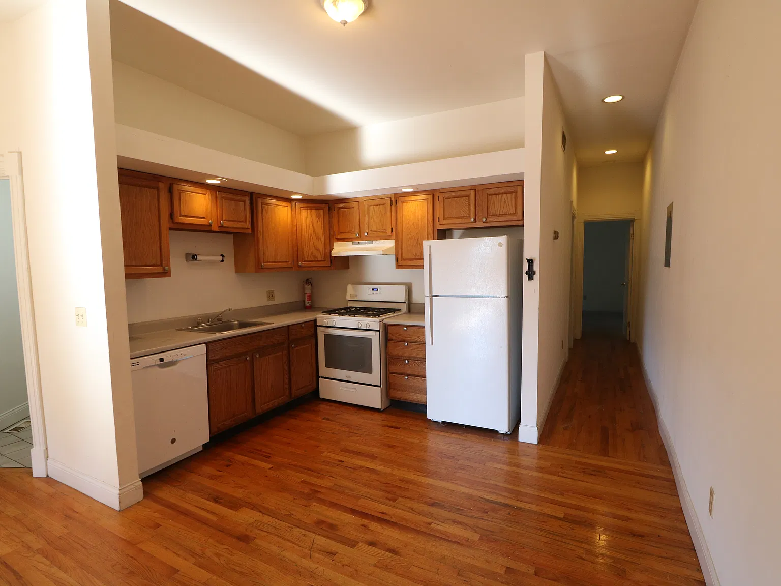2 bed, 1756 sqft, $1,600 — Photo 4