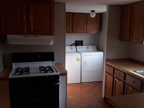3rd image of 413 Geneva Dr