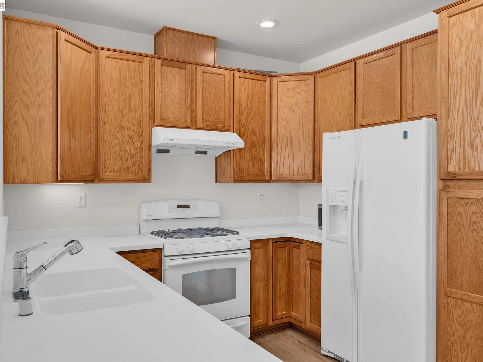 3 bed, 1595 sqft, $4,100 — Photo 4