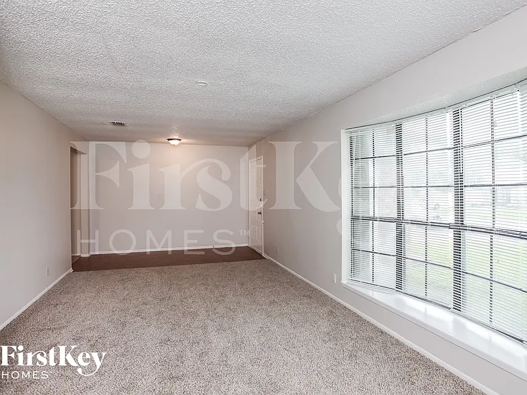 7527 Lincoln Village Dr — Photo 7