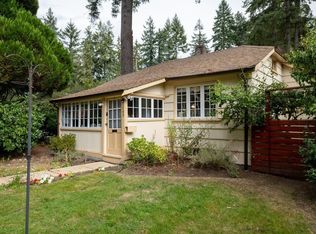 2268 Edgemont Blvd, North Vancouver, BC