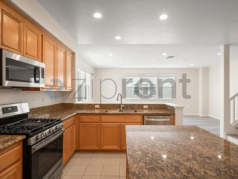 1611 Summer Ln — Photo 10