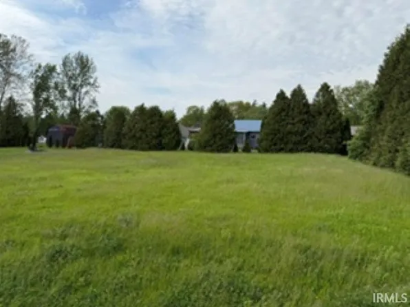W Maple Dr, Peru, IN 46970