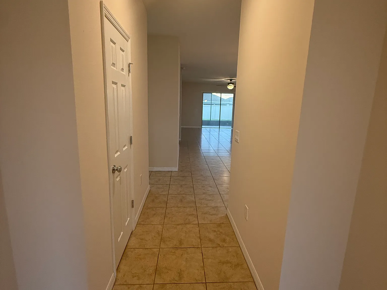 4 bed, 1972 sqft, $2,500 — Photo 2