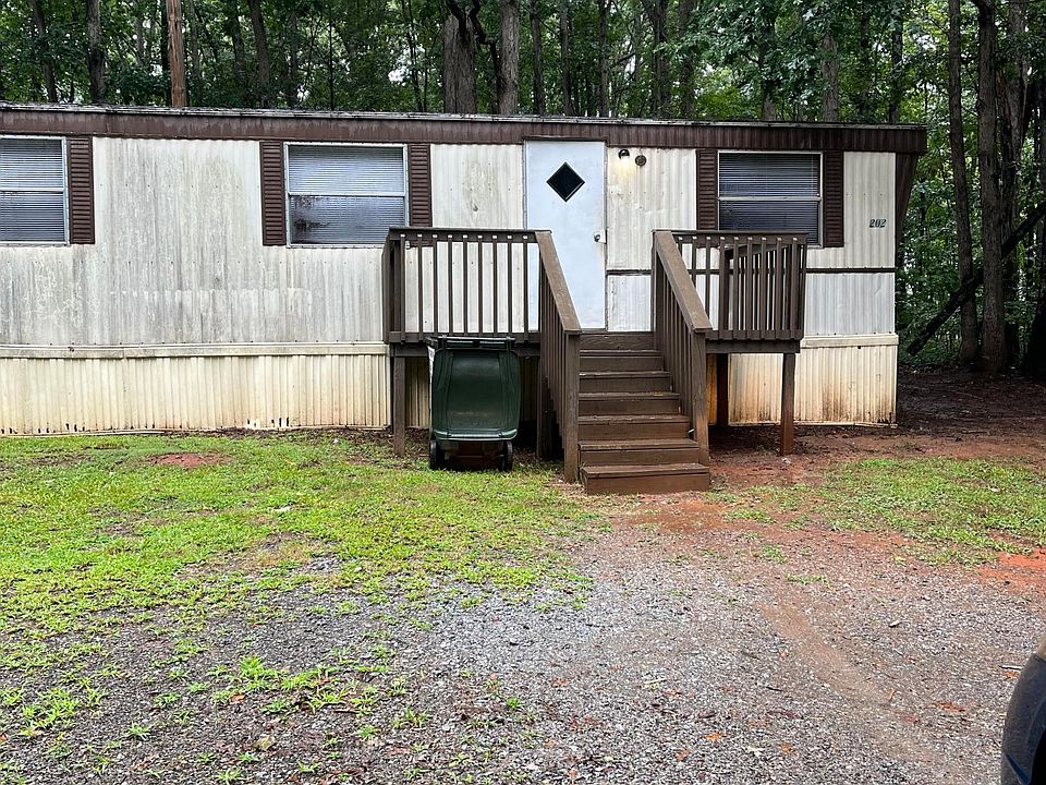 1st image of 202 White Oak Cir