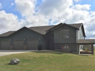 1655 7th Ave SW, Dickinson, ND 58601