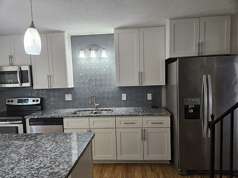 402 Lotus Dr — Photo 8