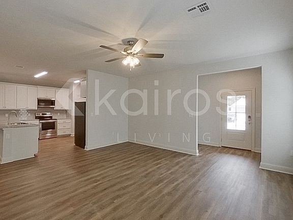 3rd image of 8040 Hendrick Dr