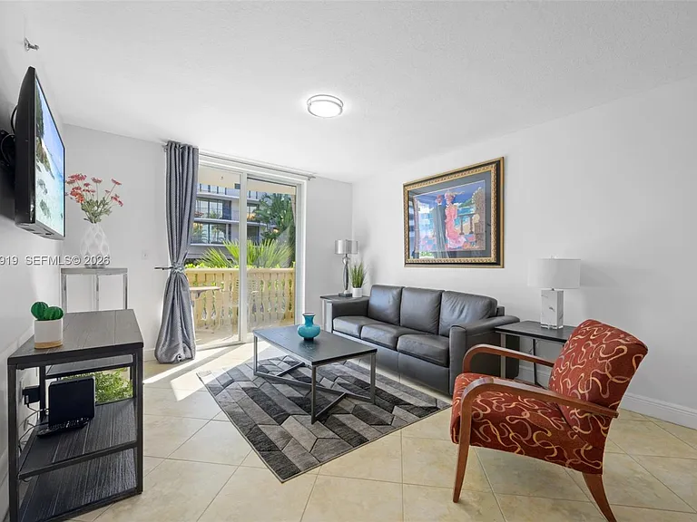 8888 Collins Ave #105 — Photo 2