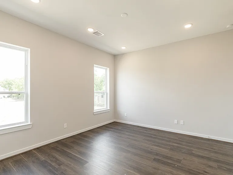 604 Thornton Rd — Photo 14