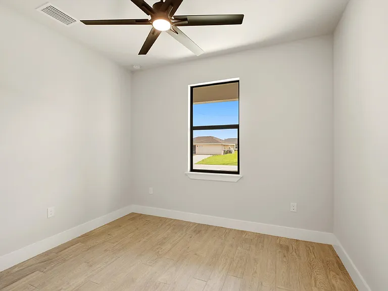 3750 NE 13th Ave — Photo 26