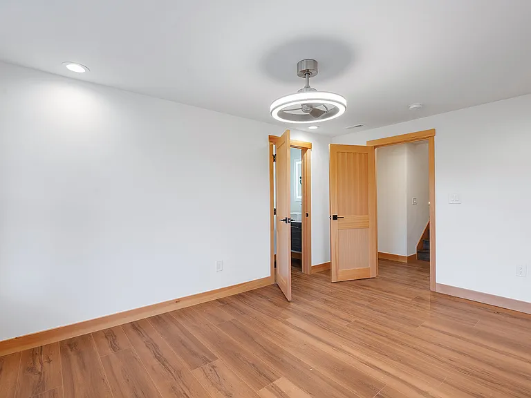 Glenmorrie Dr — Photo 14