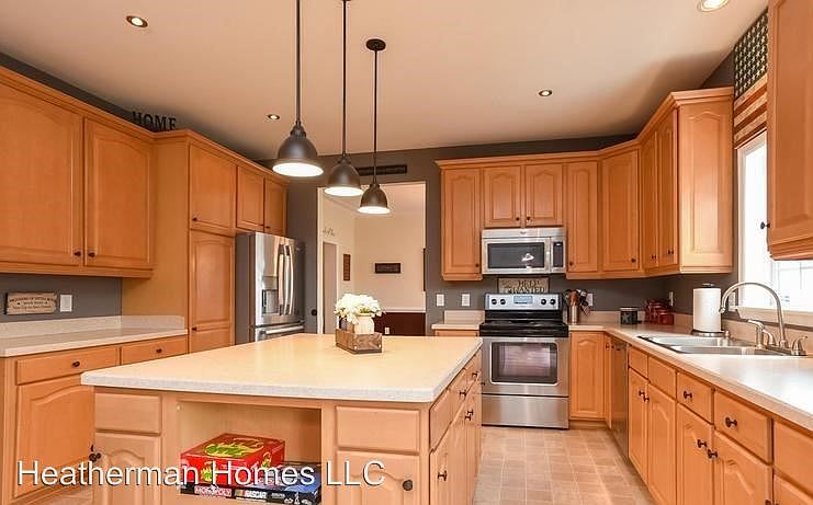 1st image of 7 Everglades Ln