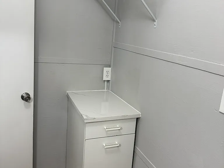 1004 Avenue E #1 — Photo 27