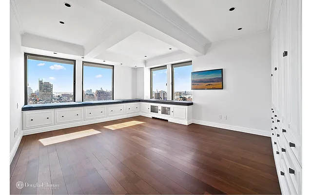 Rented by Douglas Elliman | media 24