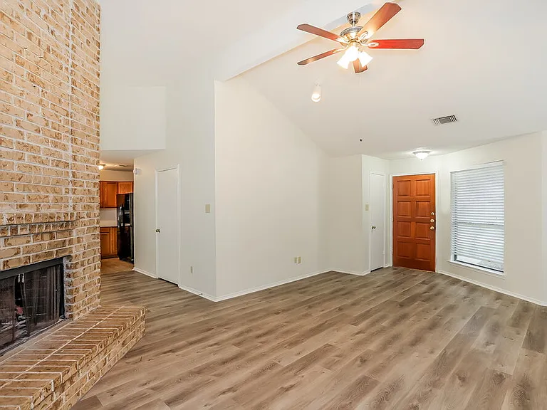 1525 Miller Ave — Photo 3