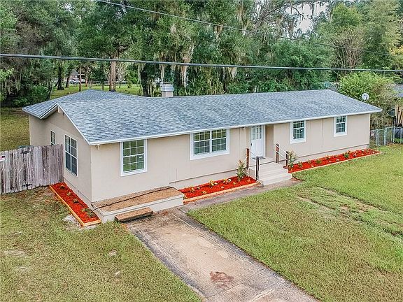3rd image of 1009 E Howry Ave