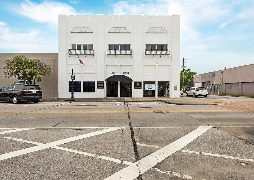 400 W Texas Ave #4