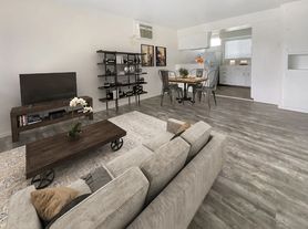 Courtside Apartments