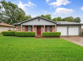 2106 Green Apple Ln, Arlington, TX 76014